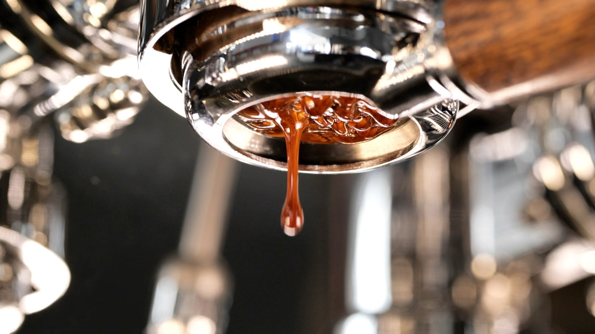 Siebträger Espresso bodenlos mit viel Crema 